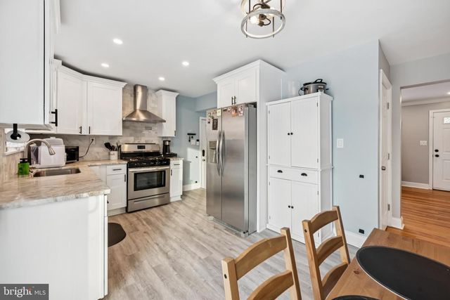 204 WOODPECKER LN, Mount Holly, NJ 08060