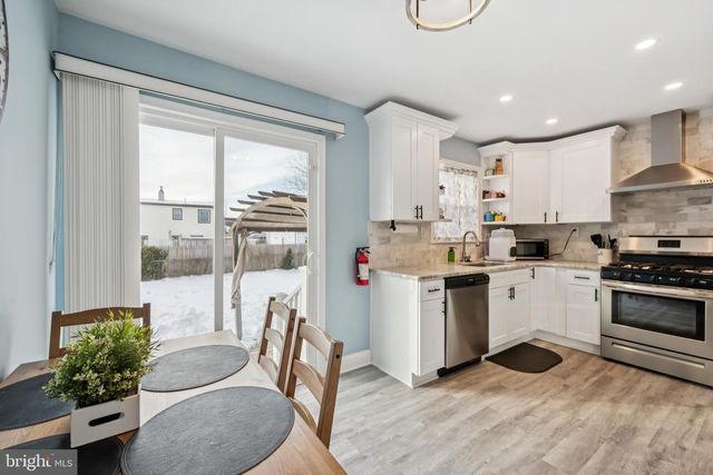 204 WOODPECKER LN, Mount Holly, NJ 08060