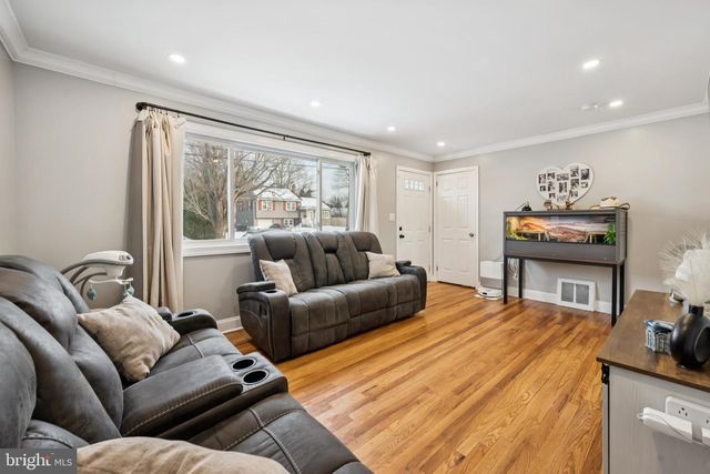 204 WOODPECKER LN, Mount Holly, NJ 08060