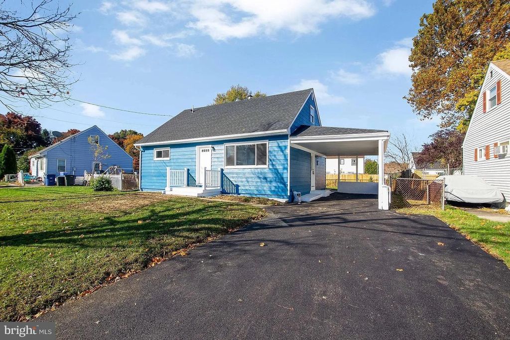 204 WOODPECKER LN, Mount Holly, NJ 08060