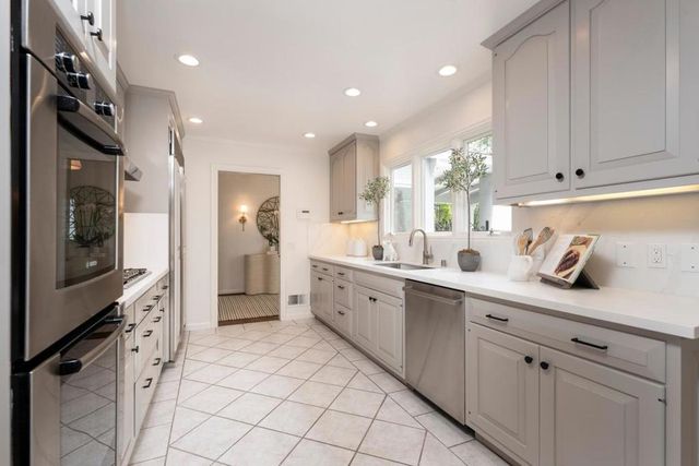 165 Pepper Avenue, Burlingame, CA 94010