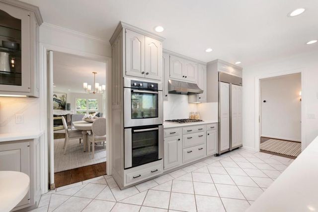 165 Pepper Avenue, Burlingame, CA 94010