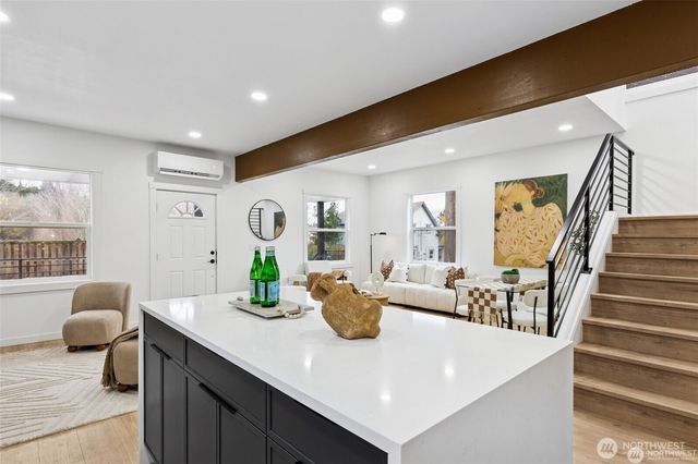 4002 Courtland Place S, Seattle, WA 98118