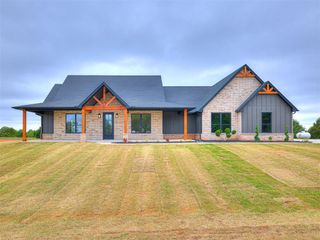 1232 Twin Oaks Drive, Blanchard, OK 73010