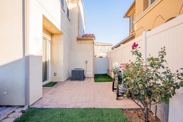 27117 Eden Court, Santa Clarita, CA 91350