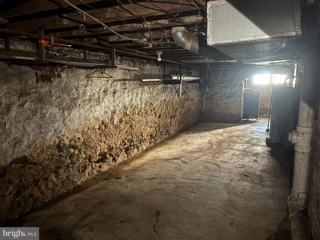 233 N CREIGHTON ST, Philadelphia, PA 19139