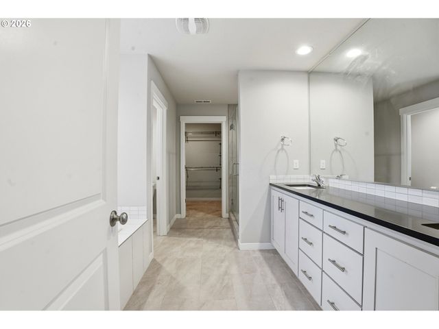 11788 Se HORSE TAIL FALLS Way, Happy Valley, OR 97086