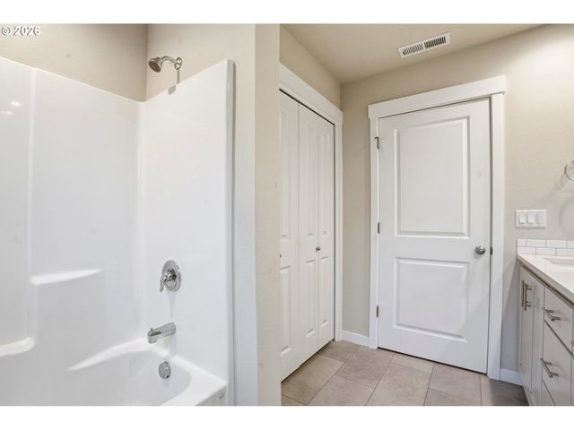 11788 Se HORSE TAIL FALLS Way, Happy Valley, OR 97086