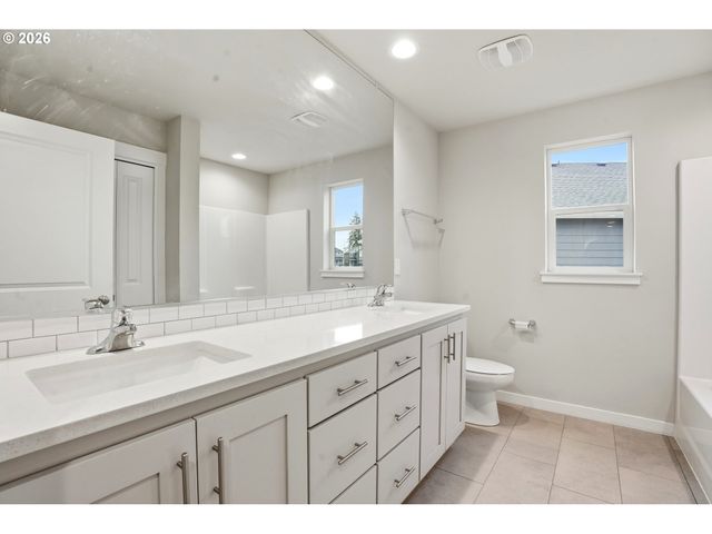 11788 Se HORSE TAIL FALLS Way, Happy Valley, OR 97086