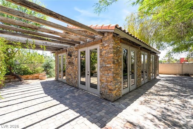 10380 Gilespie Street, Las Vegas, NV 89183