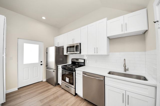 8025 Peachtree Street C, Houston, TX 77016