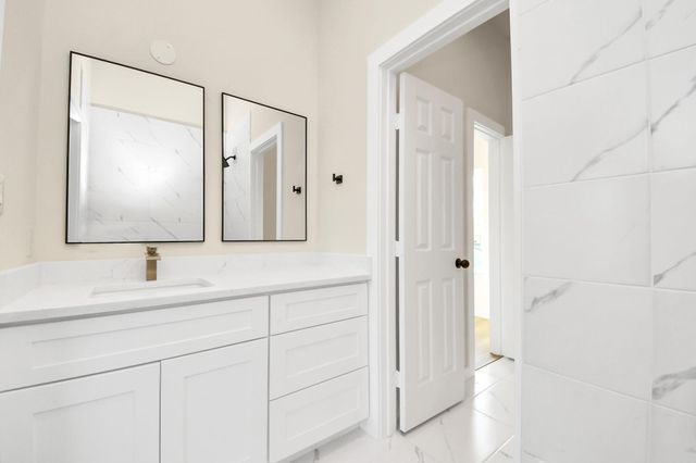 8025 Peachtree Street C, Houston, TX 77016