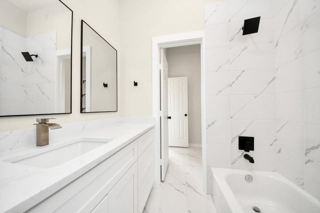 8025 Peachtree Street C, Houston, TX 77016