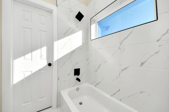 8025 Peachtree Street C, Houston, TX 77016