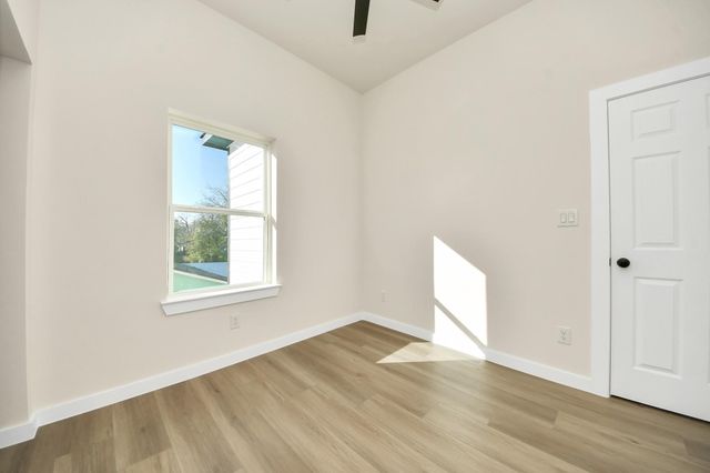 8025 Peachtree Street C, Houston, TX 77016