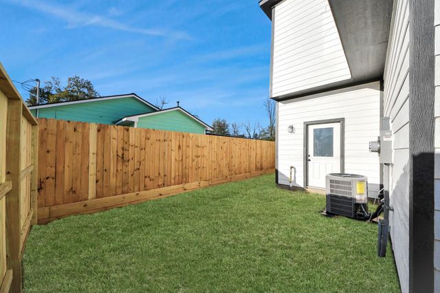 8025 Peachtree Street C, Houston, TX 77016