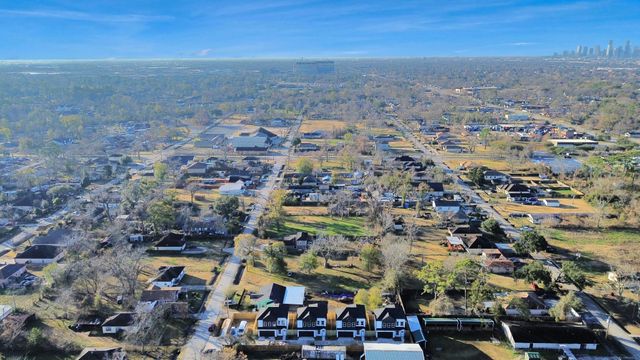 8025 Peachtree Street C, Houston, TX 77016