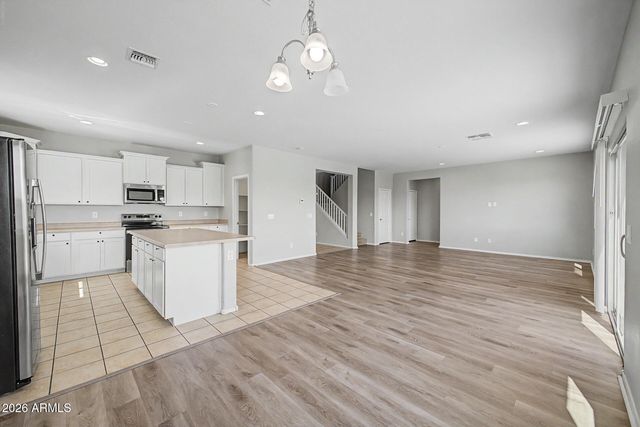 10555 W CROWN KING Road, Tolleson, AZ 85353