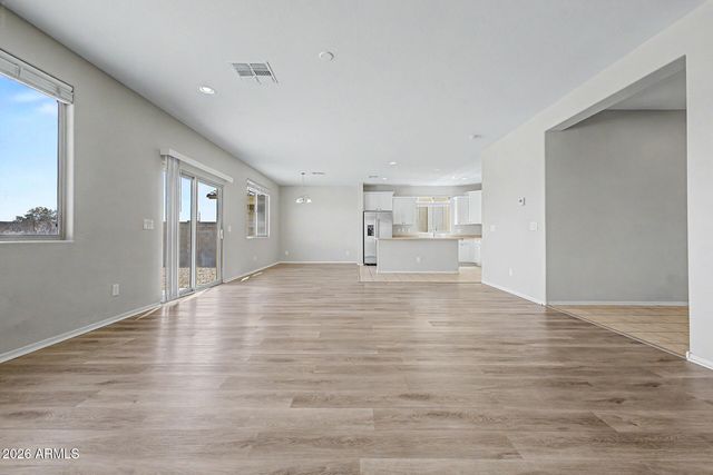 10555 W CROWN KING Road, Tolleson, AZ 85353