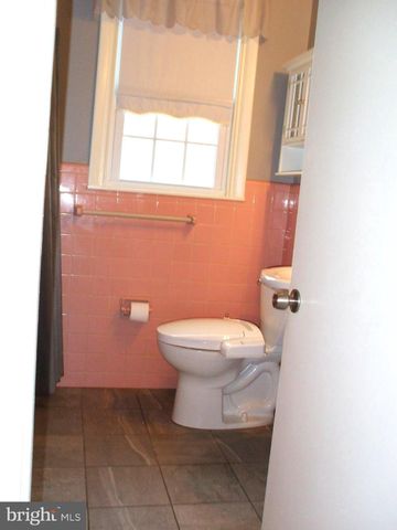 1608 STRAHLE ST, Philadelphia, PA 19152