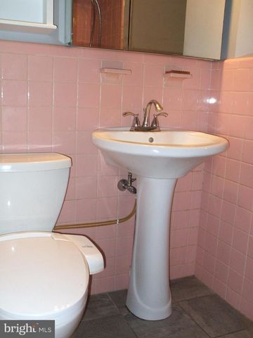 1608 STRAHLE ST, Philadelphia, PA 19152