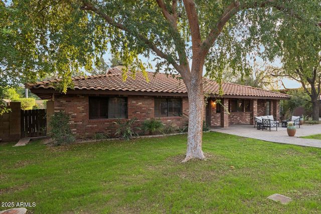 105 E CLAREMONT Street, Phoenix, AZ 85012