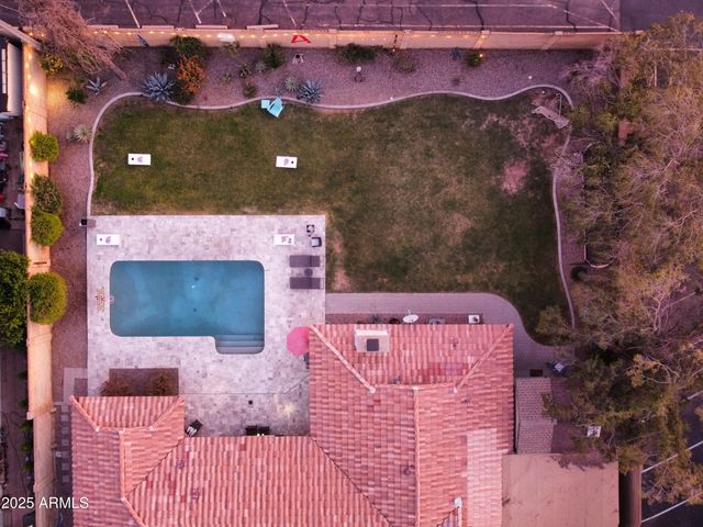 105 E CLAREMONT Street, Phoenix, AZ 85012