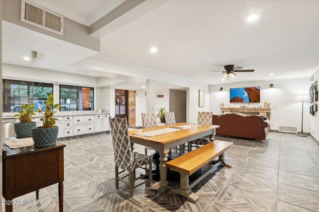 105 E CLAREMONT Street, Phoenix, AZ 85012