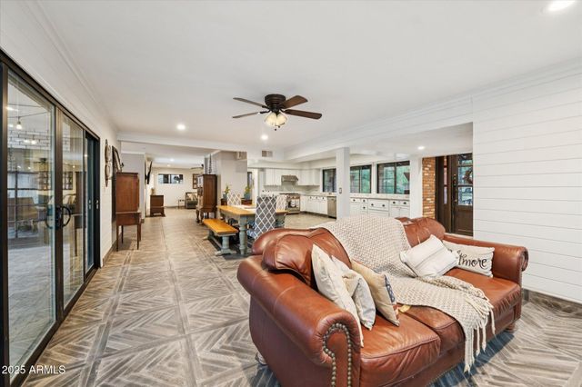 105 E CLAREMONT Street, Phoenix, AZ 85012