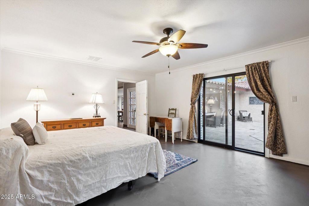 Image 11 of property listing at 105 E CLAREMONT Street, Phoenix, AZ 85012