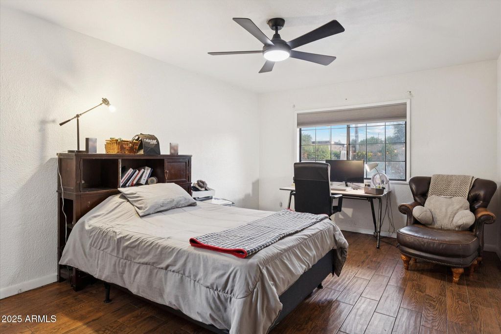 Image 14 of property listing at 105 E CLAREMONT Street, Phoenix, AZ 85012