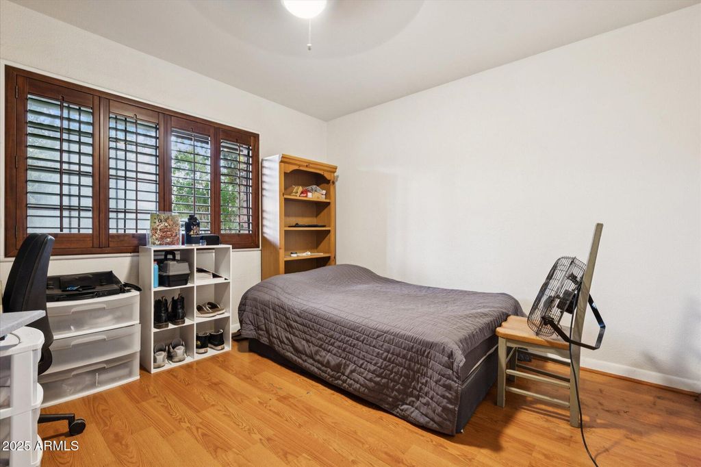 Image 17 of property listing at 105 E CLAREMONT Street, Phoenix, AZ 85012