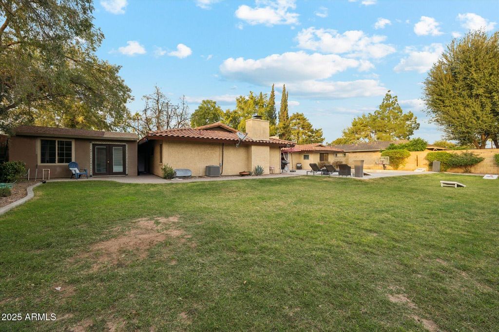 Image 23 of property listing at 105 E CLAREMONT Street, Phoenix, AZ 85012