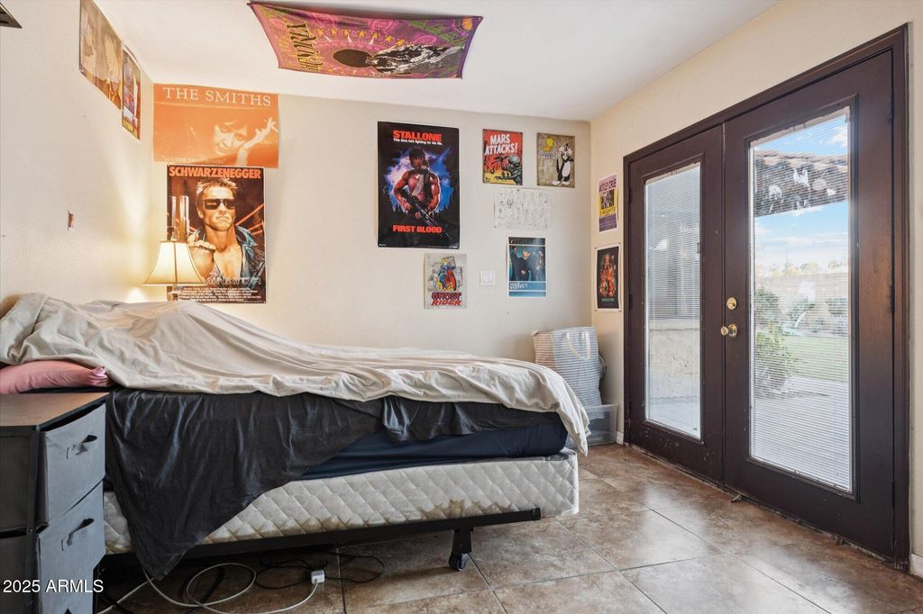 Image 24 of property listing at 105 E CLAREMONT Street, Phoenix, AZ 85012