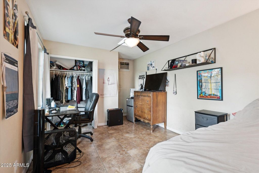 Image 25 of property listing at 105 E CLAREMONT Street, Phoenix, AZ 85012