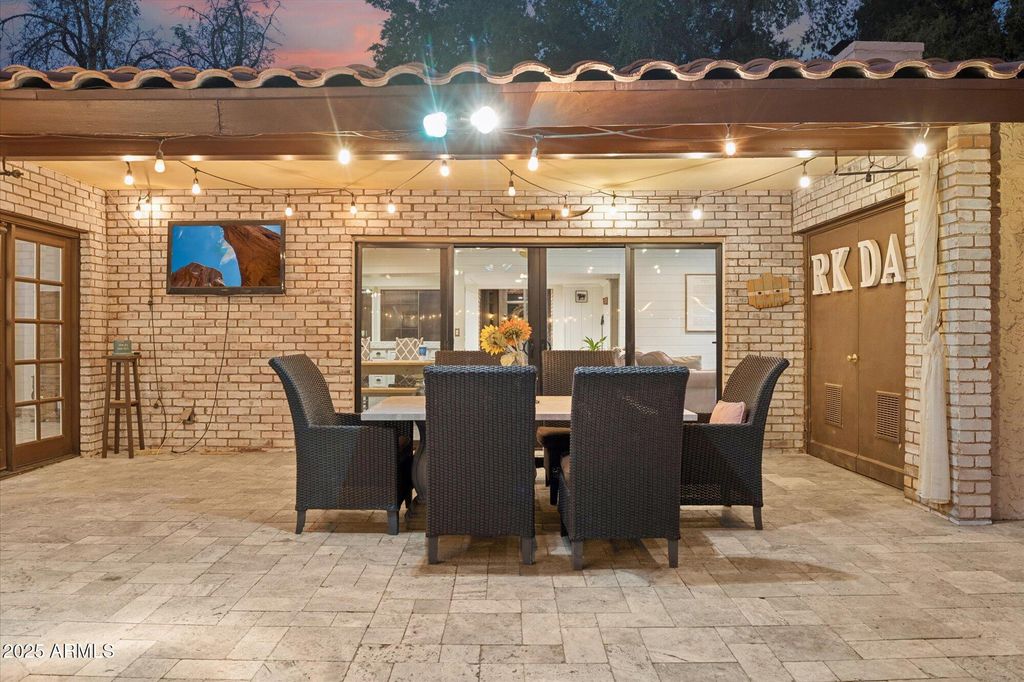 Image 29 of property listing at 105 E CLAREMONT Street, Phoenix, AZ 85012