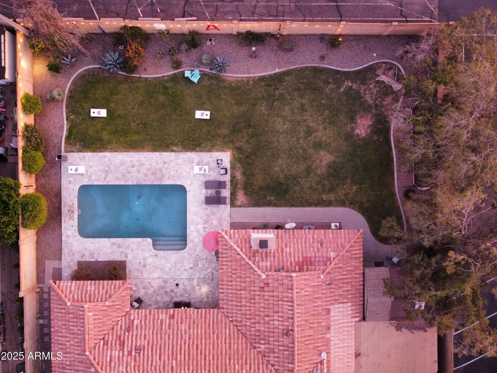 Image 34 of property listing at 105 E CLAREMONT Street, Phoenix, AZ 85012