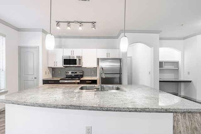 8877 Lakes At 610 Drive 364, Houston, TX 77054