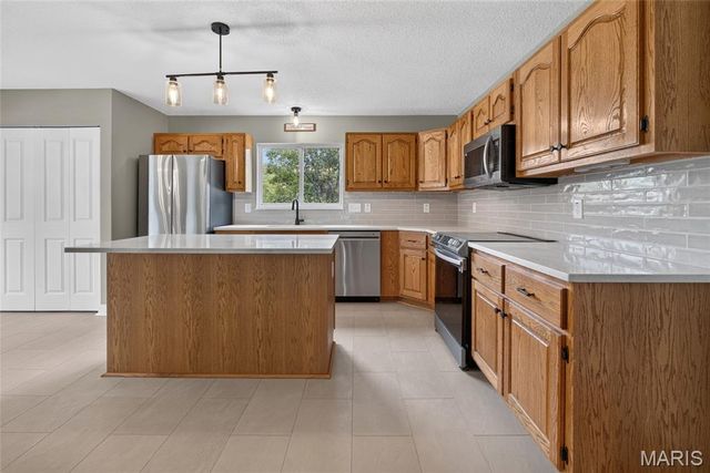 1 Adventura Drive, Festus, MO 63028