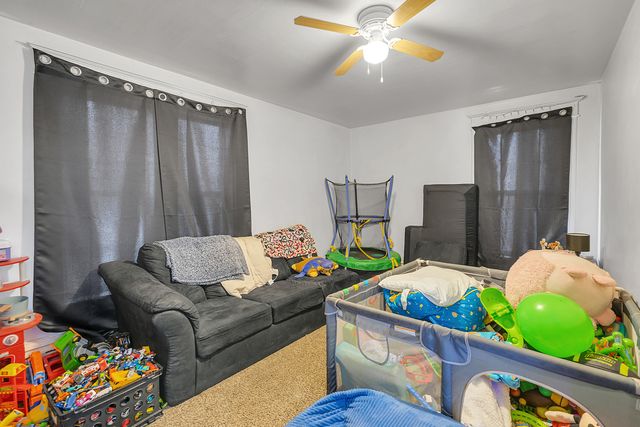 118 W Donovan Avenue, Woodstock, IL 60098