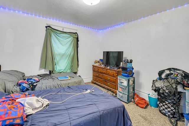 118 W Donovan Avenue, Woodstock, IL 60098