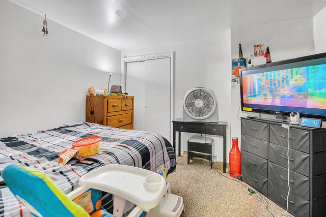 118 W Donovan Avenue, Woodstock, IL 60098