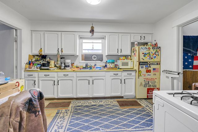 118 W Donovan Avenue, Woodstock, IL 60098