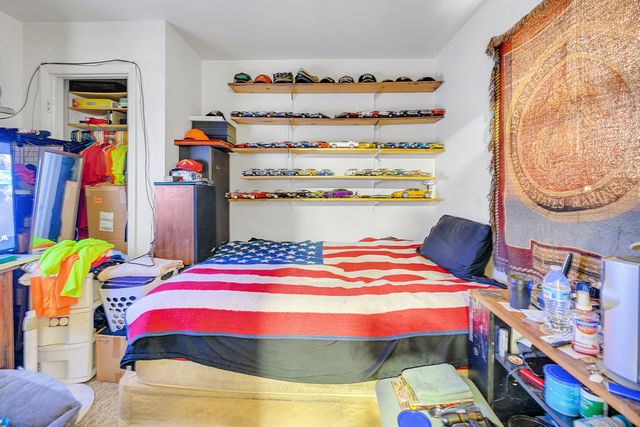 118 W Donovan Avenue, Woodstock, IL 60098