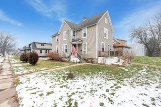 118 W Donovan Avenue, Woodstock, IL 60098