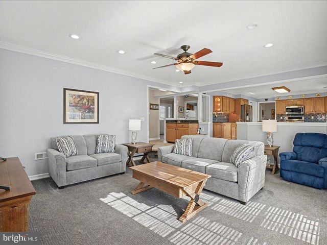 38 SOFIA DR, Blackwood, NJ 08012