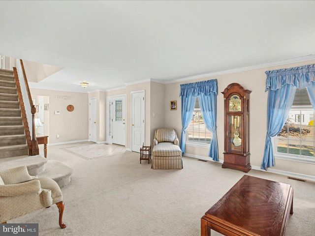 38 SOFIA DR, Blackwood, NJ 08012