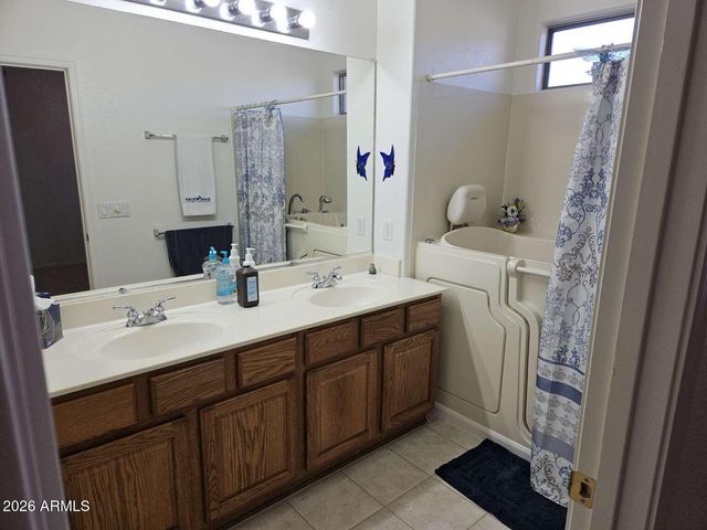 1262 E LA COSTA Place, Chandler, AZ 85249