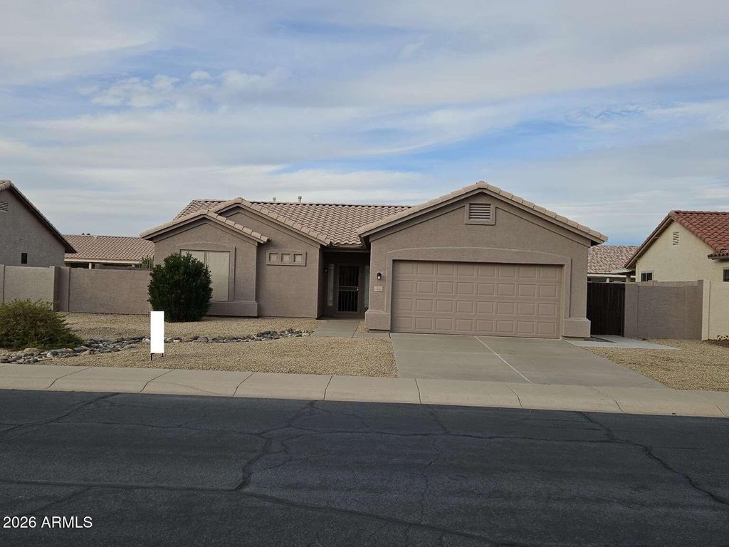 1262 E LA COSTA Place, Chandler, AZ 85249