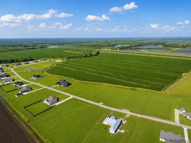 370 Harvest Ln, Port Allen, LA 70767